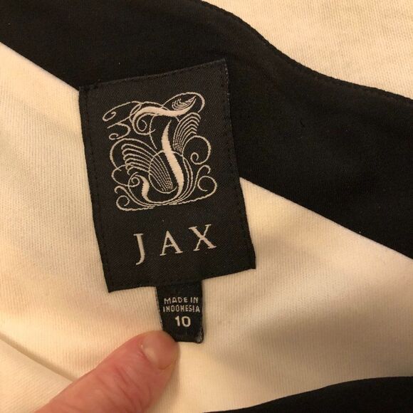 JAX Dress - Picture 4 of 9